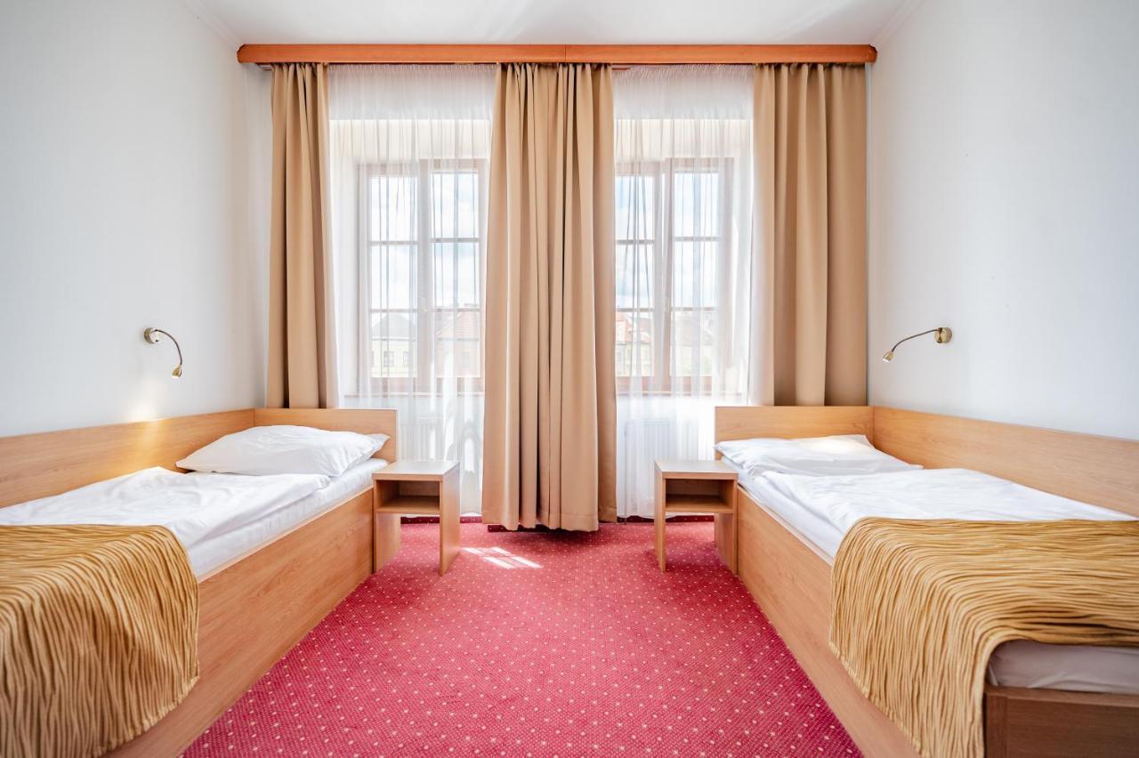 Hotel U Kralovny Elisky Hradec Kralove Exterior photo