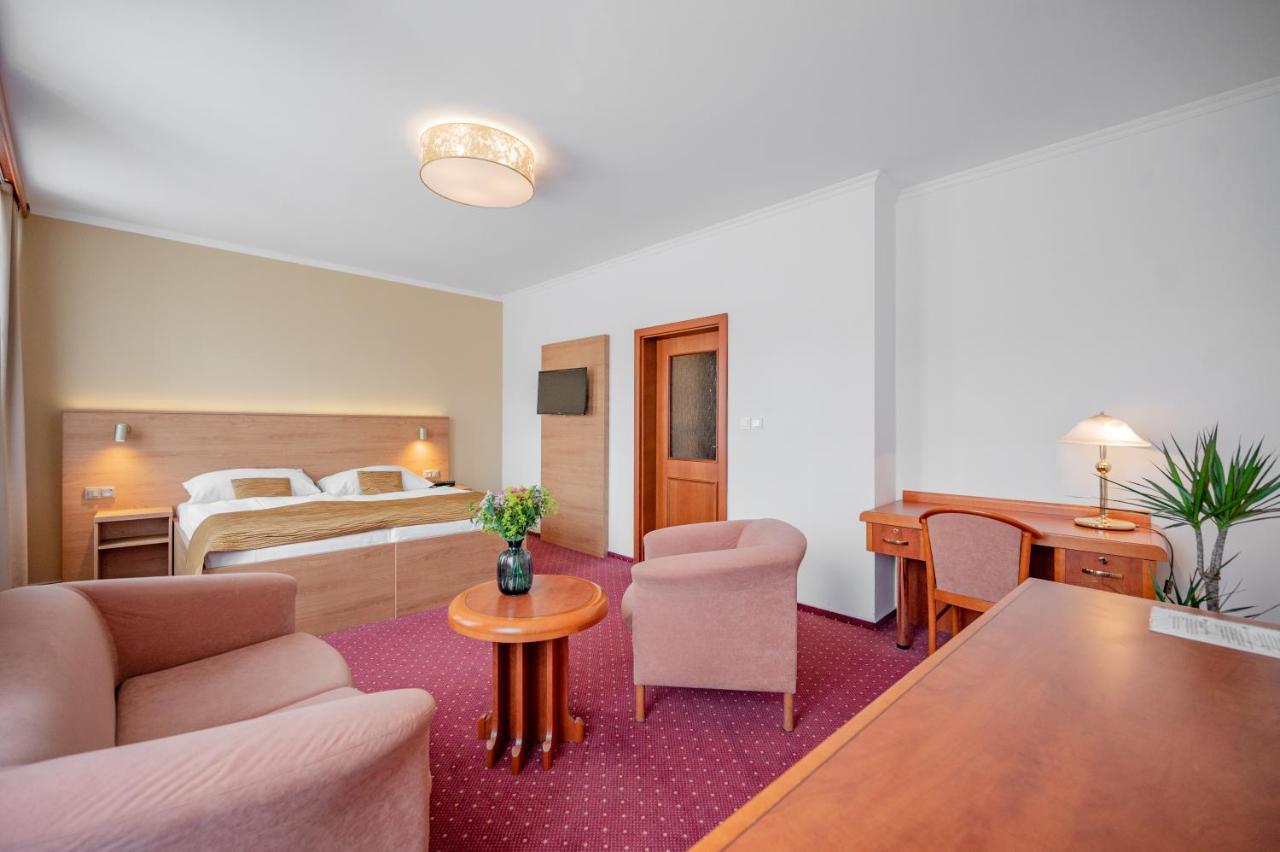 Hotel U Kralovny Elisky Hradec Kralove Exterior photo